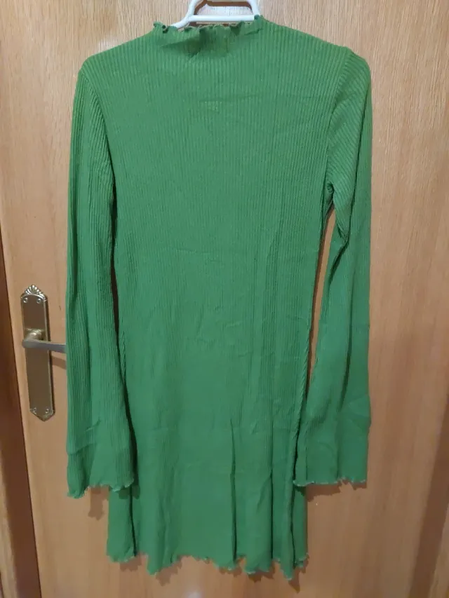 Vestido Bershka verde cuello alto