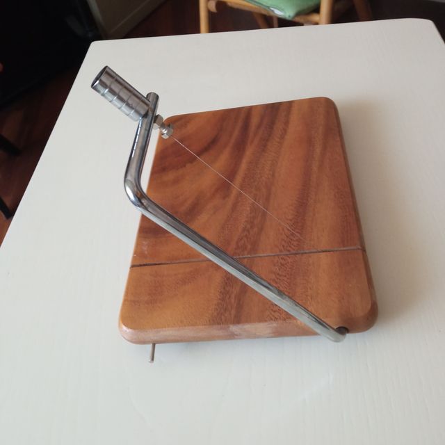 Tagliere con archetto / tagliaformaggio