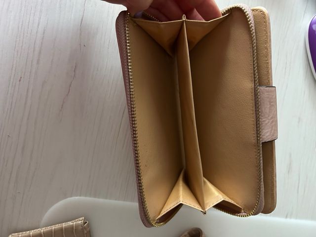 Cartera de mano beige y rosa