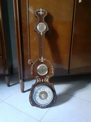 Orologio da parete antico in legno