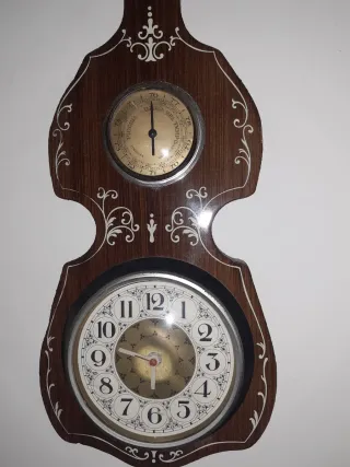 Orologio da parete antico in legno