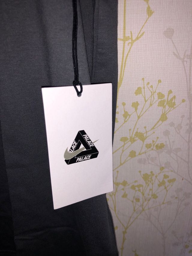 Camiseta Palace x Nike Tri Swoosh Charcoal