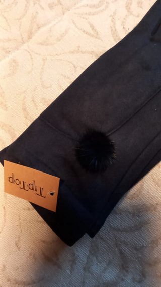 Guantes negros Tip Top con pompón