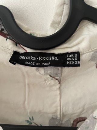 Camisa blanca con estampado de koalas