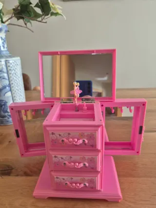 Joyero rosa con bailarina