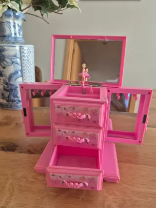 Joyero rosa con bailarina