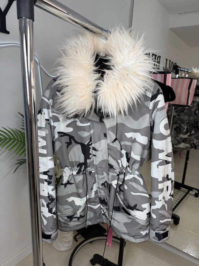 Parka Camuflaje con Capucha de Pelo