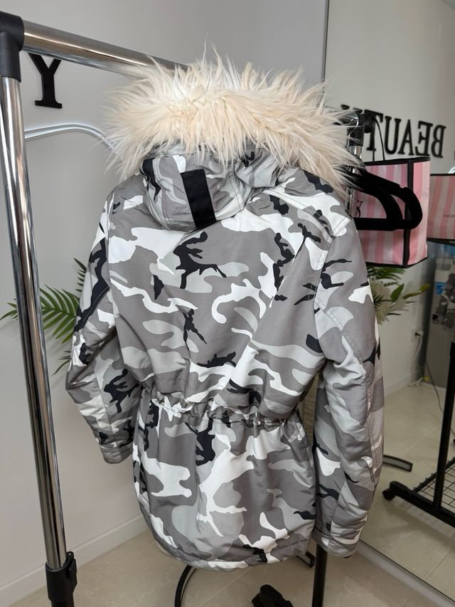 Parka Camuflaje con Capucha de Pelo