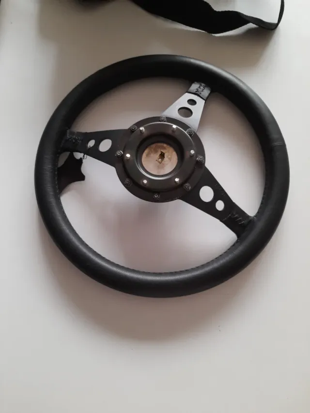 Volante in pelle per auto