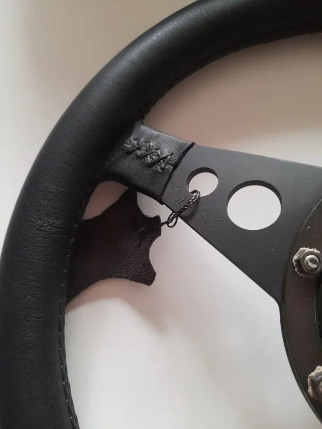 Volante in pelle per auto