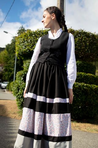 Traje de casera negro y blanco