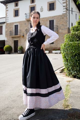 Traje de casera negro y blanco