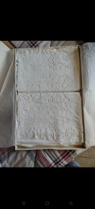 Lenzuolo in lino e pizzo Burano con federe