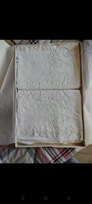 Lenzuolo in lino e pizzo Burano con federe