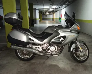 Honda NT 650V Deauville Plata