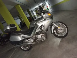 Honda NT 650V Deauville Plata