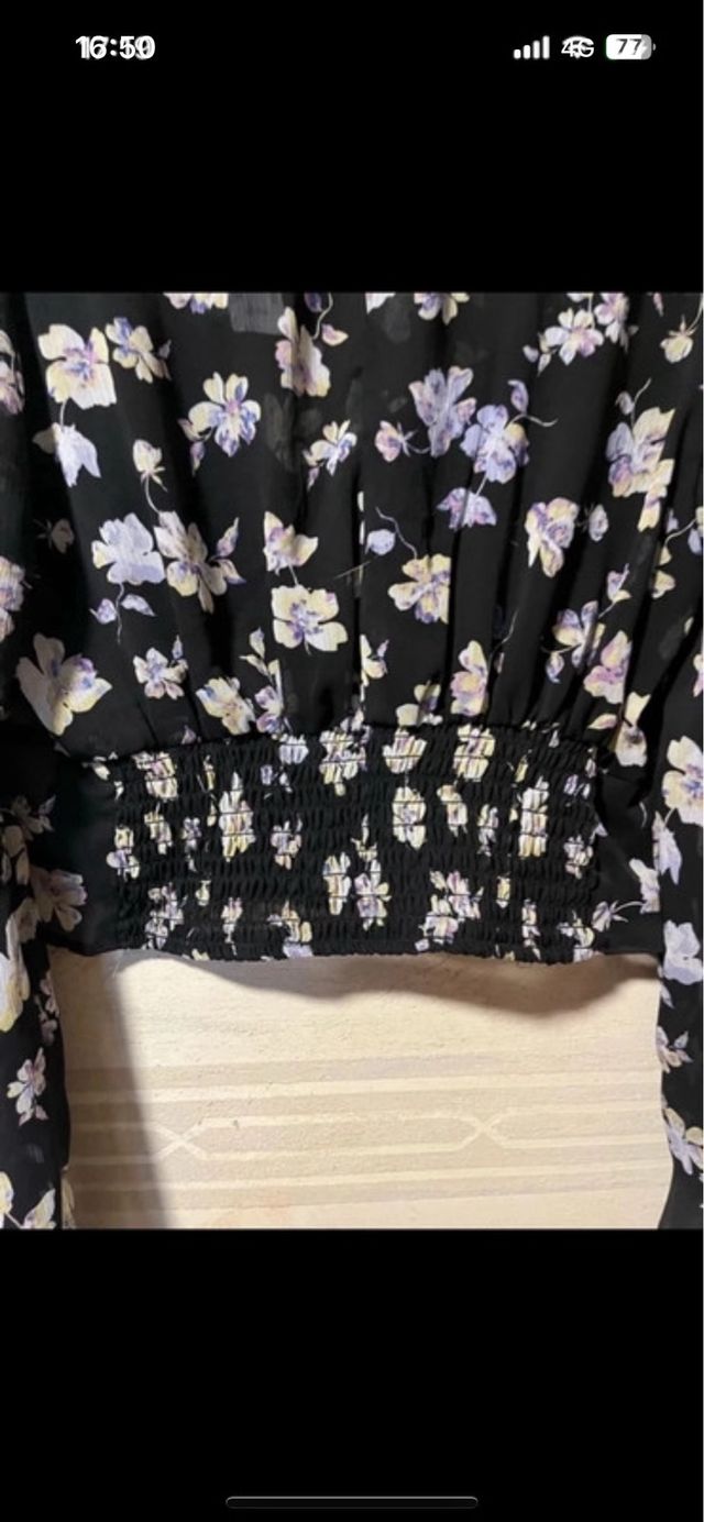 Camisa elegante floral negra
