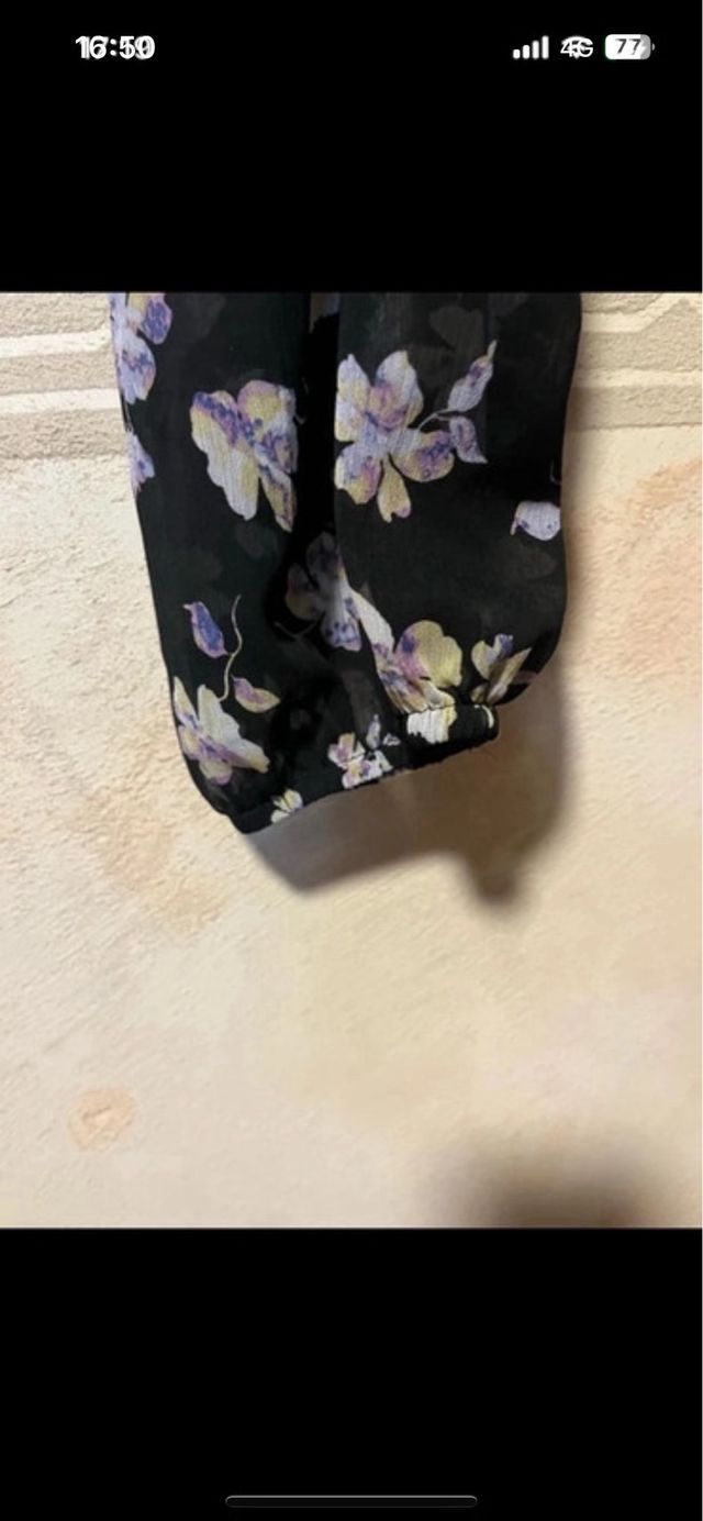 Camisa elegante floral negra