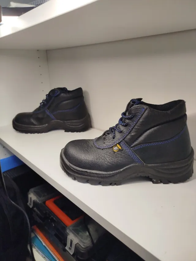 Bota de seguridad Ebro Negra y Azul
