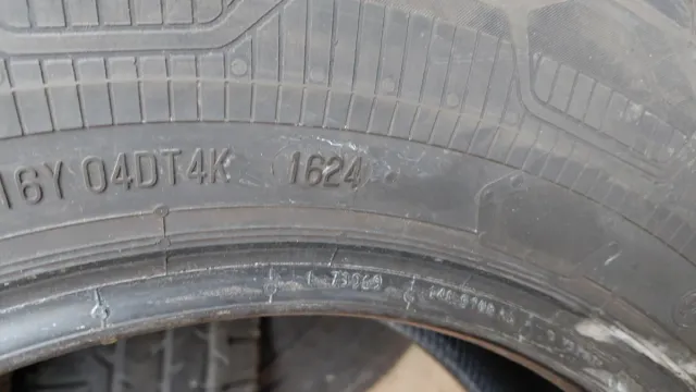 Neumático 215/65/15