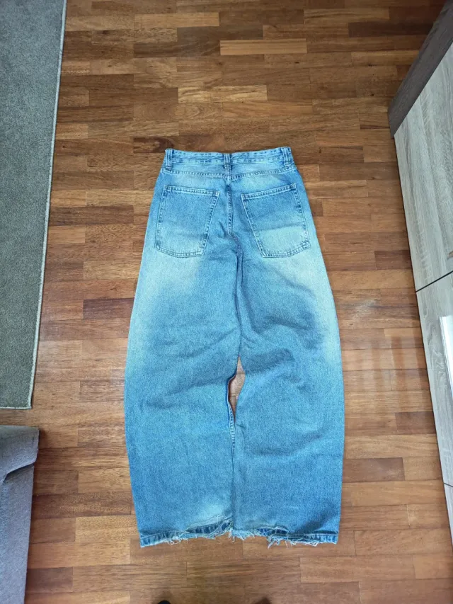 Pantalón super baggy Bershka talla 36