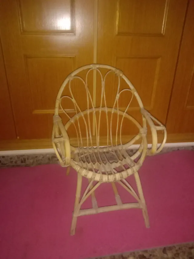 Silla pequeña de mimbre 57x39 cm