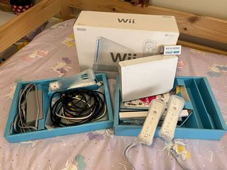 Consola Nintendo Wii + Wii Fit Plus + Volantes