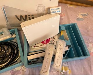 Consola Nintendo Wii + Wii Fit Plus + Volantes