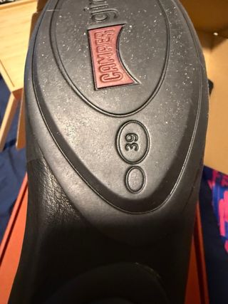 Botas altas negras con cremallera