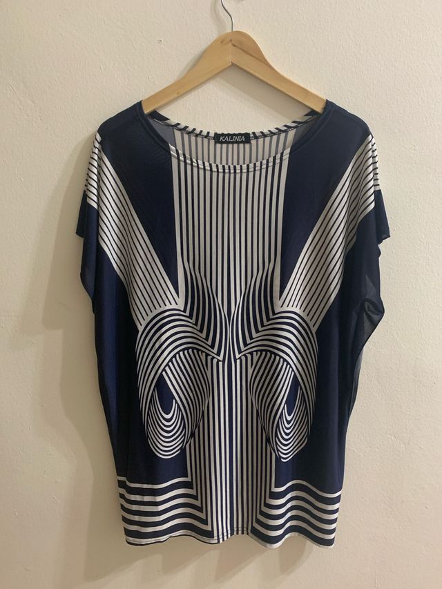 Camiseta KALINIA azul y blanca