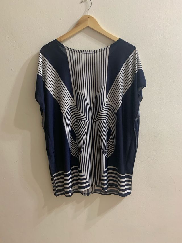 Camiseta KALINIA azul y blanca