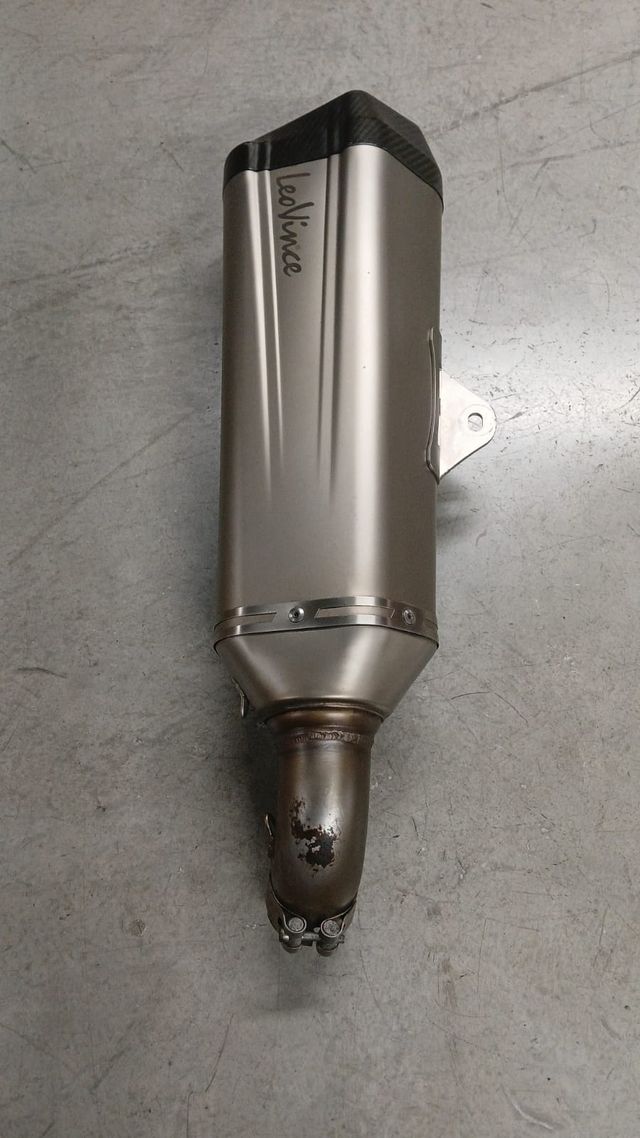 ESCAPE SUZUKI DL 1000 LEOVINCE