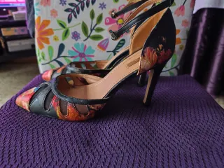 Zapatos de tacón con pulsera al tobillo 40