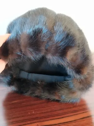 Cappello in pelliccia nero/marrone