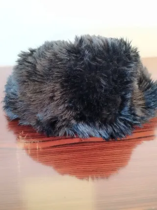 Cappello in finta pelliccia nero