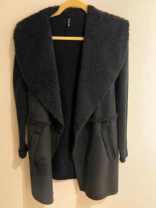 Chaqueta Stradivarius Negra mujer muy calentita