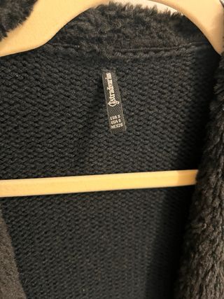 Chaqueta Stradivarius Negra mujer muy calentita