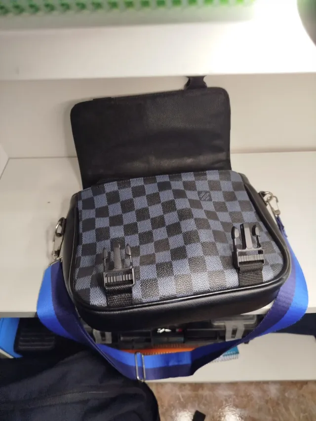 Bandolera Louis Vuitton Negra y Azul