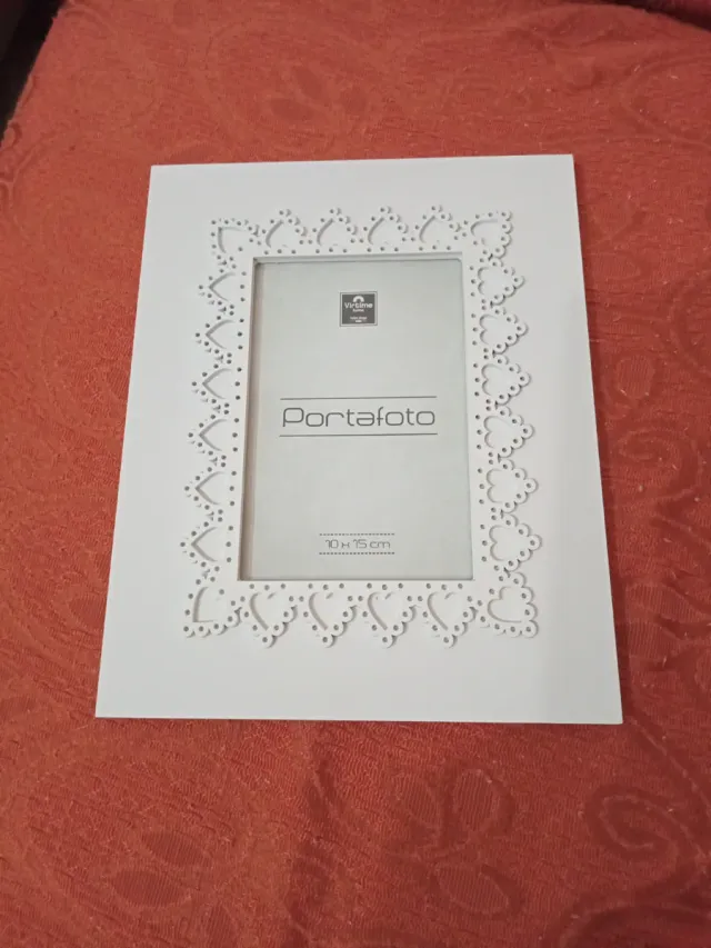 Portafoto bianco con cuoricini