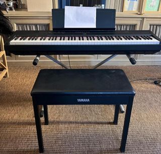 Teclado Yamaha P60-S con soporte y asiento