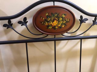 Cabezal forja de 90 con detalles florales