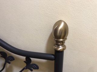 Cabezal forja de 90 con detalles florales