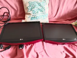 2 Monitores LG Rojos sin pie funcionando