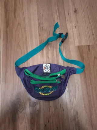 Riñonera Reebok Vintage Morada y Verde