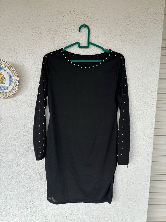 Vestido negro con perlas talla M