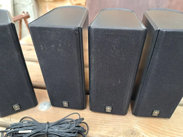 Altavoces Yamaha Negros