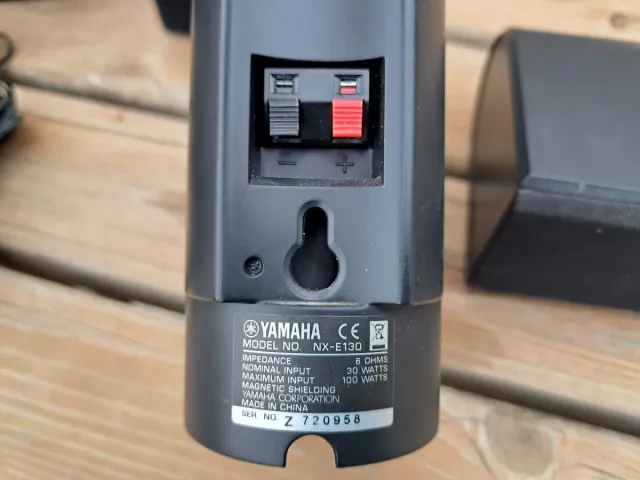 Altavoces Yamaha Negros