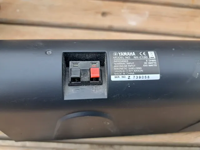 Altavoces Yamaha Negros