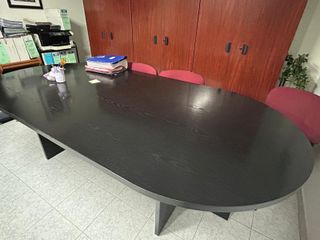 Mesa de reuniones ovalada grande