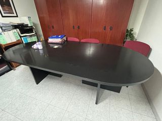 Mesa de reuniones ovalada grande